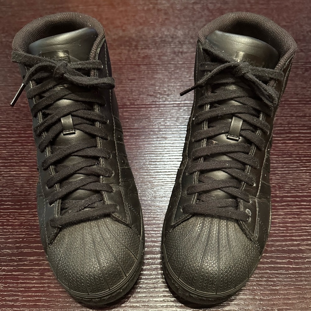 Adiddas men’s all black shell toe sneaker